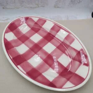Grand plat en faïence Vichy rose framboise et blanc