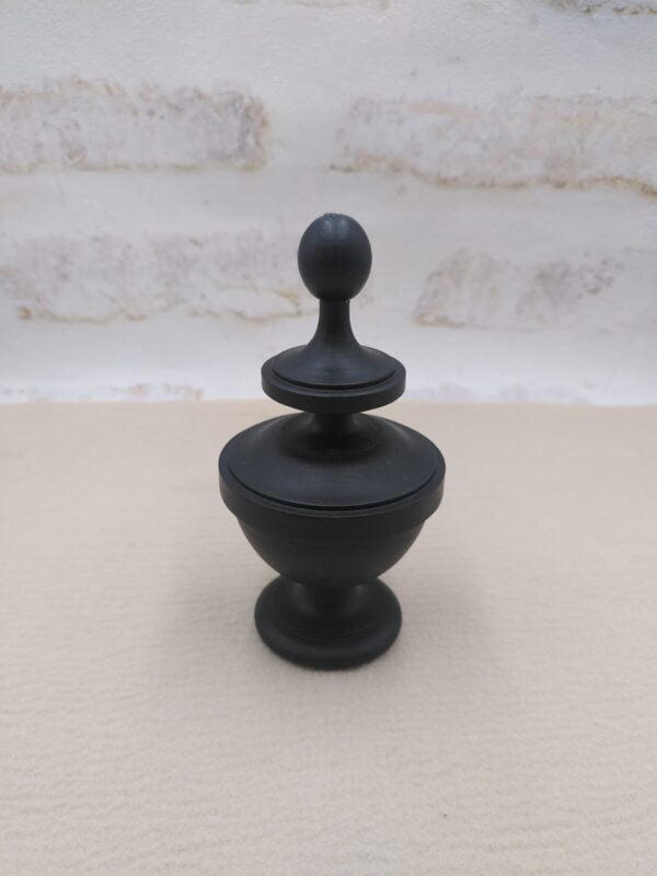 Objet décoratif (pièce de bois tourné venant d'une ancienne tête de lit)