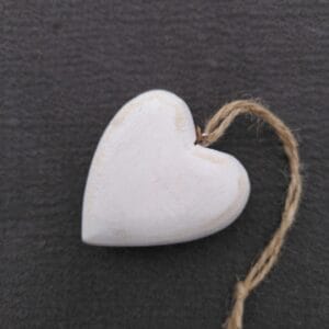 Petit coeur en bois brut