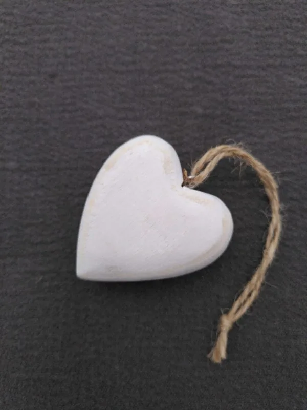 Petit coeur en bois brut